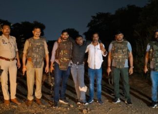 #Jhansi रेल टिकिट बुकिंग का 69.78 लाख लेकर रफूचक्कर अंशुल साहू के पैर में लगी गोली