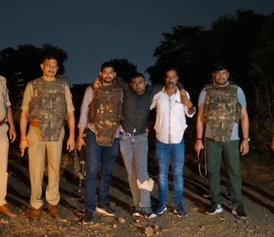 #Jhansi रेल टिकिट बुकिंग का 69.78 लाख लेकर रफूचक्कर अंशुल साहू के पैर में लगी गोली