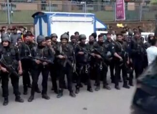 सवालों के जवाब को बच्चों को बनाया बंधक, गोली से हलाक