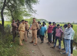 बकरी चराने निकले वृद्ध का शव खेत में मिला