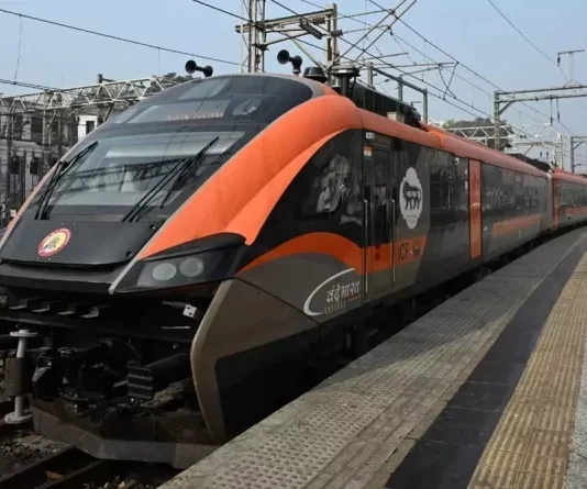 लोको पायलट की डेस्क पर रखे गिलास से पानी नहीं छलका