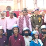 “प्रयास सभी के लिए” द्वारा हेलमेट वितरण