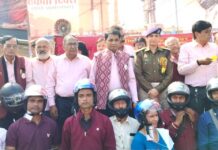 “प्रयास सभी के लिए” द्वारा हेलमेट वितरण