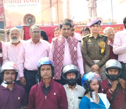 “प्रयास सभी के लिए” द्वारा हेलमेट वितरण