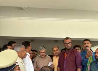 डीएलडब्ल्यू मजदूर संघ के कार्यकर्ताओं से मिले रेल मंत्री अश्वनी वैष्णव