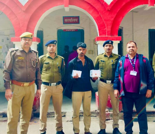 ट्रेन यात्रियों का माल उडाने वाला शातिर चोरी के दो मोबाइल सहित धरा गया