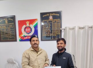 ट्रेन के कोच में छूटा यात्री का बैग, लैपटॉप आरपीएफ ने बरामद कर सौंपा