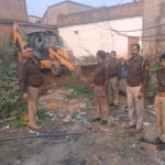 अवैध शराब के अड्डा पर जेसीबी से तोडे भट्टी, उपकरण, ड्रम व 220 लीटर कच्ची शराब बरामद