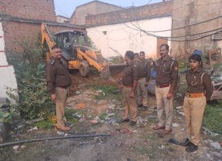 अवैध शराब के अड्डा पर जेसीबी से तोडे भट्टी, उपकरण, ड्रम व 220 लीटर कच्ची शराब बरामद