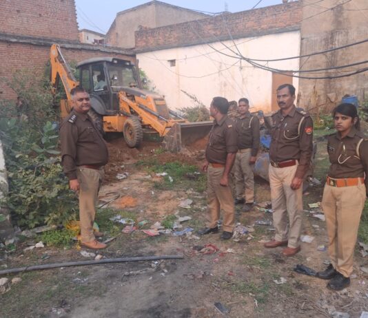 अवैध शराब के अड्डा पर जेसीबी से तोडे भट्टी, उपकरण, ड्रम व 220 लीटर कच्ची शराब बरामद