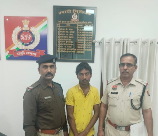 आरपीएफ ने ट्रेन से नावालिग को भगा कर ले जा रहे आरोपी को झांसी में पकडा