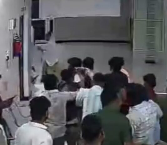 सरकारी अस्पताल में घुस कर मारपीट, लूटपाट से अफरातफरी