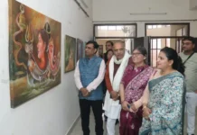 “आर्ट एग्ज़िबिशन” के चित्र कलाकारों की जीवंत अभिव्यक्ति