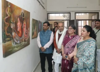 “आर्ट एग्ज़िबिशन” के चित्र कलाकारों की जीवंत अभिव्यक्ति