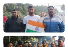 नशा मुक्ति के संदेश धावक मो. रहीम का झांसी में फूल मालाओं से हुआ भव्य स्वागत