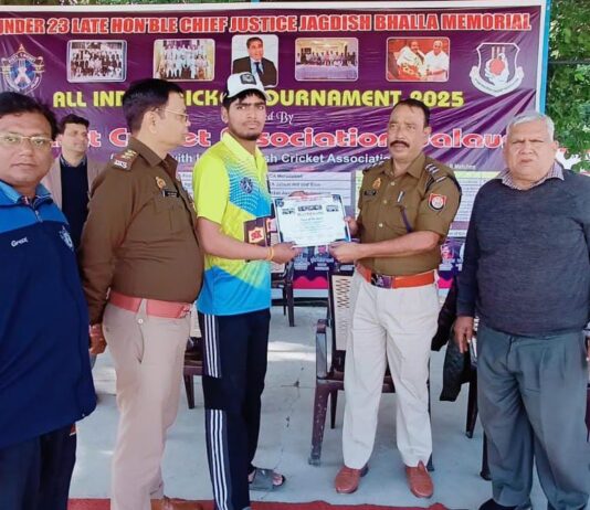 जगदीश भल्ला मेमोरियल अंडर-23 क्रिकेट टूर्नामेंट में रोमांचक मुकाबला