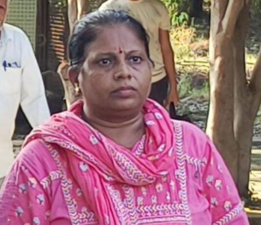 खण्ड विकास अधिकारी रिश्वत लेते रंगे हाथों गिरफ्तार