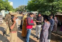 #Jhansi पुलिस द्वारा अवैध प्रवासियों/घुसपैठियों के विरुद्ध सघन एवं प्रभावी अभियान