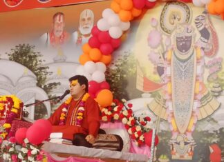 श्रीकृष्ण की बाल लीलाओं की कथा सुन मंत्रमुग्ध हुये श्रोता