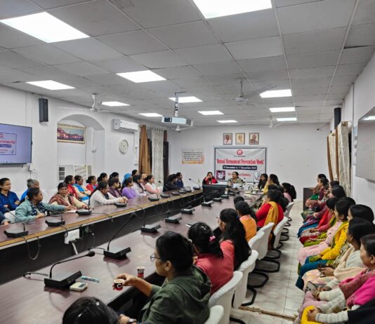 झांसी रेल मंडल में महिला कर्मियों हेतु यौन उत्पीड़न रोकथाम पर जागरूकता संगोष्ठी