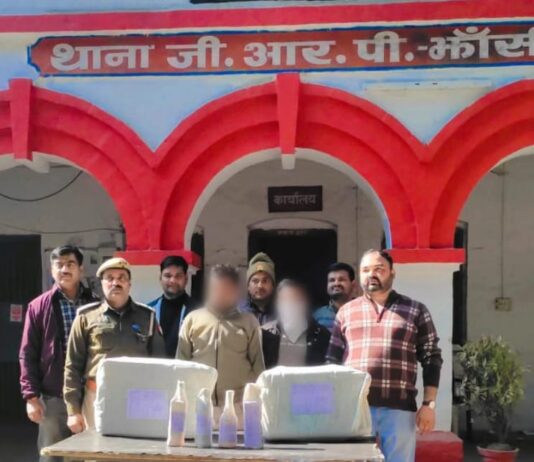 अंतर्राज्यीय तस्करों को गिरफ्तार कर 27 बोतल अंग्रेजी शराब बरामद
