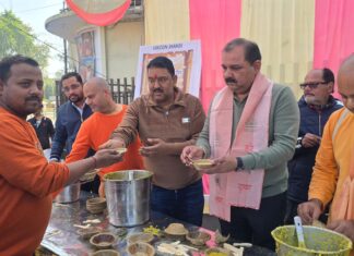 #Jhansi इस्कॉन द्वारा भव्य खिचड़ी वितरण एवं संकीर्तन आयोजन