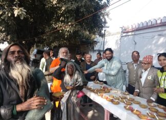 कम्बल व खिचड़ी वितरण कर समाजसेविका स्व. प्रेमा नेपाली को किया याद