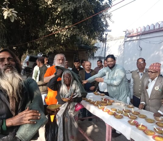 कम्बल व खिचड़ी वितरण कर समाजसेविका स्व. प्रेमा नेपाली को किया याद