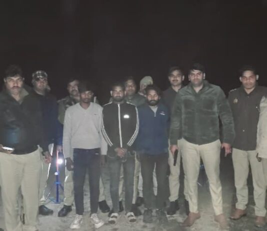 #Jhansi पुलिस मुठभेड़ में दबोचे तीन शातिरों से मिला चोरी का लाखों का माल
