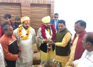 भारतीय कुश्ती संघ के पूर्व अध्यक्ष का झांसी जिला कुश्ती संघ द्वारा भव्य स्वागत