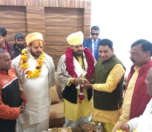 भारतीय कुश्ती संघ के पूर्व अध्यक्ष का झांसी जिला कुश्ती संघ द्वारा भव्य स्वागत