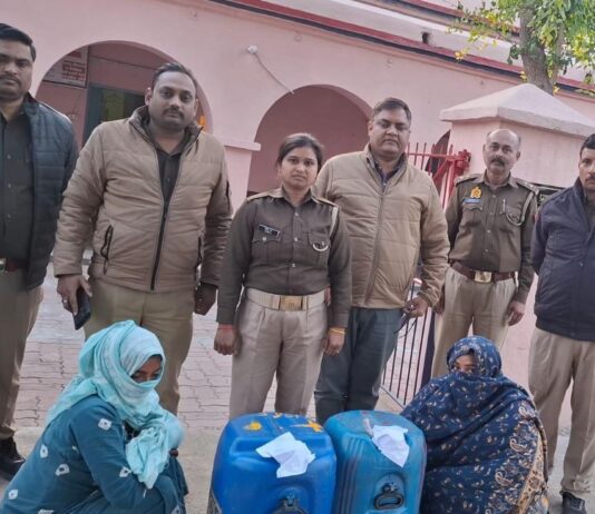 अवैध करोबारी अड्डे छोड़ कर भागे, 385 लीटर कच्ची शराब बरामद