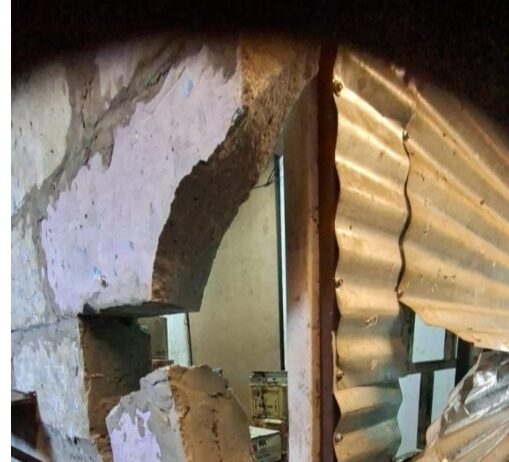 #Jhansi मुख्य सड़क पर शराब की दुकान व बिजली घर में चोरों ने लगाई सेंध