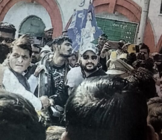 बागेश्वर धाम के पीठाधीश्वर पर टिप्पणी का असर : दामोदर को झांसी से बैरंग लौटाया