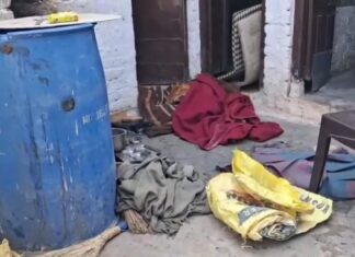 #Jhansi रिटायर्ड रेलकर्मी ने प्रेमिका की हत्या कर शव के टुकड़े बक्से में भर लावारिस छोड़ा