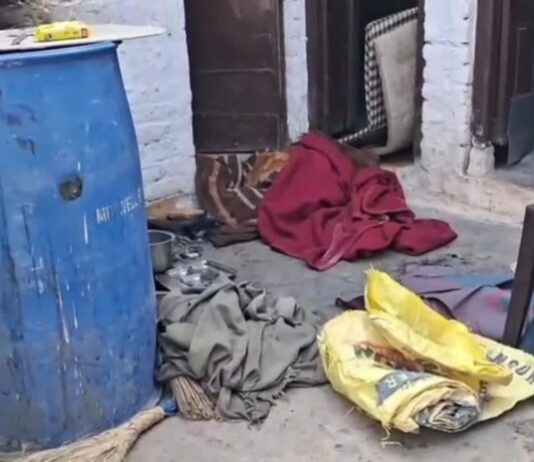 #Jhansi रिटायर्ड रेलकर्मी ने प्रेमिका की हत्या कर शव के टुकड़े बक्से में भर लावारिस छोड़ा