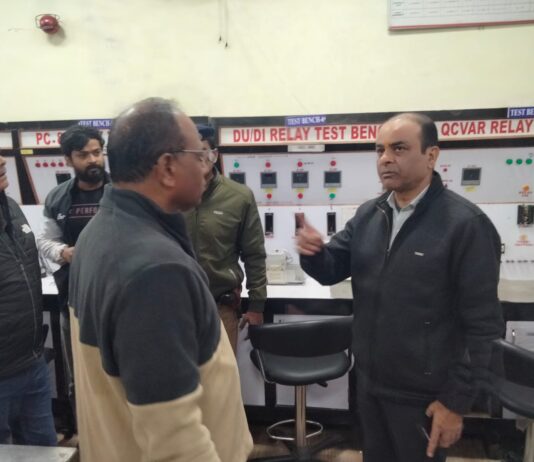 डीआरएम ने डीजल लोको शेड को ₹50,000 का ग्रुप कैश अवार्ड प्रदान किया