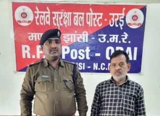 आरपीएफ की सतर्कता से ट्रेक पार कर रहे यात्री की जान बची