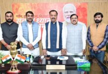 उप मुख्यमंत्री केशव प्रसाद मौर्य से बबीना विधायक राजीव सिंह पारीछा ने की शिष्टाचार भेंट