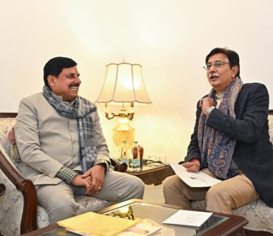 सांसद ने मप्र के मुख्यमंत्री से क्षेत्र के विकास व कनेक्टिविटी पर की महत्वपूर्ण चर्चा