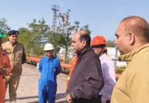 डीआरएम द्वारा टॉवर वैगन से झांसी–करारी सेक्शन का गहन संरक्षा निरीक्षण