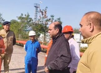 डीआरएम द्वारा टॉवर वैगन से झांसी–करारी सेक्शन का गहन संरक्षा निरीक्षण