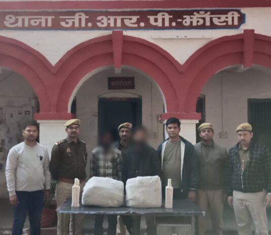 झांसी स्टेशन पर चंडीगढ़ की अंग्रेजी की शराब की खेप सहित दो अंतर्राज्यीय तस्कर पकड़े