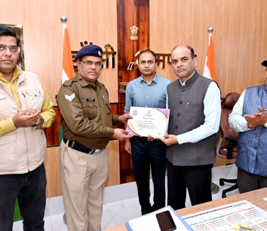 RPF जवान भीमसेन त्रिपाठी बने झांसी रेल मंडल के “एम्प्लॉयी ऑफ द मंथ”