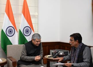 सांसद अनुराग शर्मा ने रेल मंत्री अश्विनी वैष्णव से झाँसी-ललितपुर की रेल परियोजनाओं को गति देने का किया आग्रह