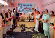 चिन्मय मिशन ने महाशिवरात्रि पर किया भगवान शिव अभिषेक