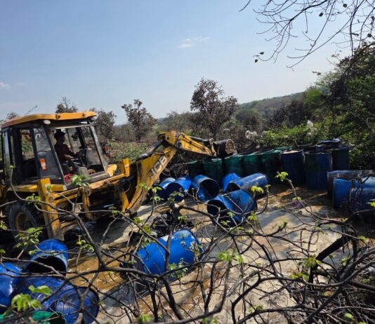 आबकारी का विशेष प्रवर्तन अभियान में जेसीबी से अवैध शराब के अड्डे तहस-नहस