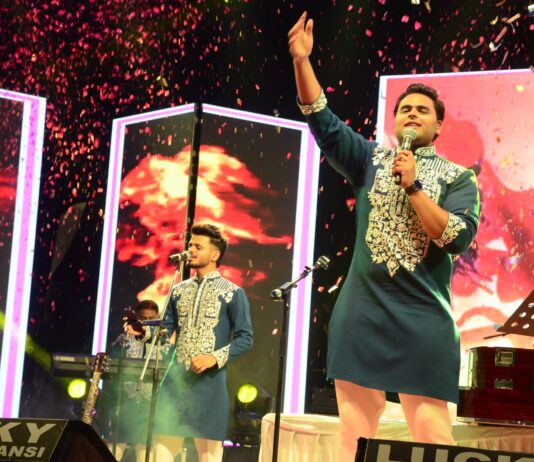 “साधो द बैंड” की प्रस्तुतियों में भक्ति रस के रंग में डूबी झांसी