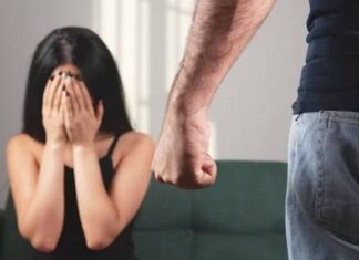 स्कूल से 9वीं की छात्रा को खींच ले गए, किया गैंगरेप