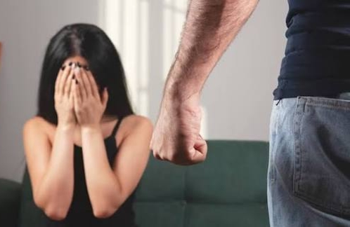 स्कूल से 9वीं की छात्रा को खींच ले गए, किया गैंगरेप